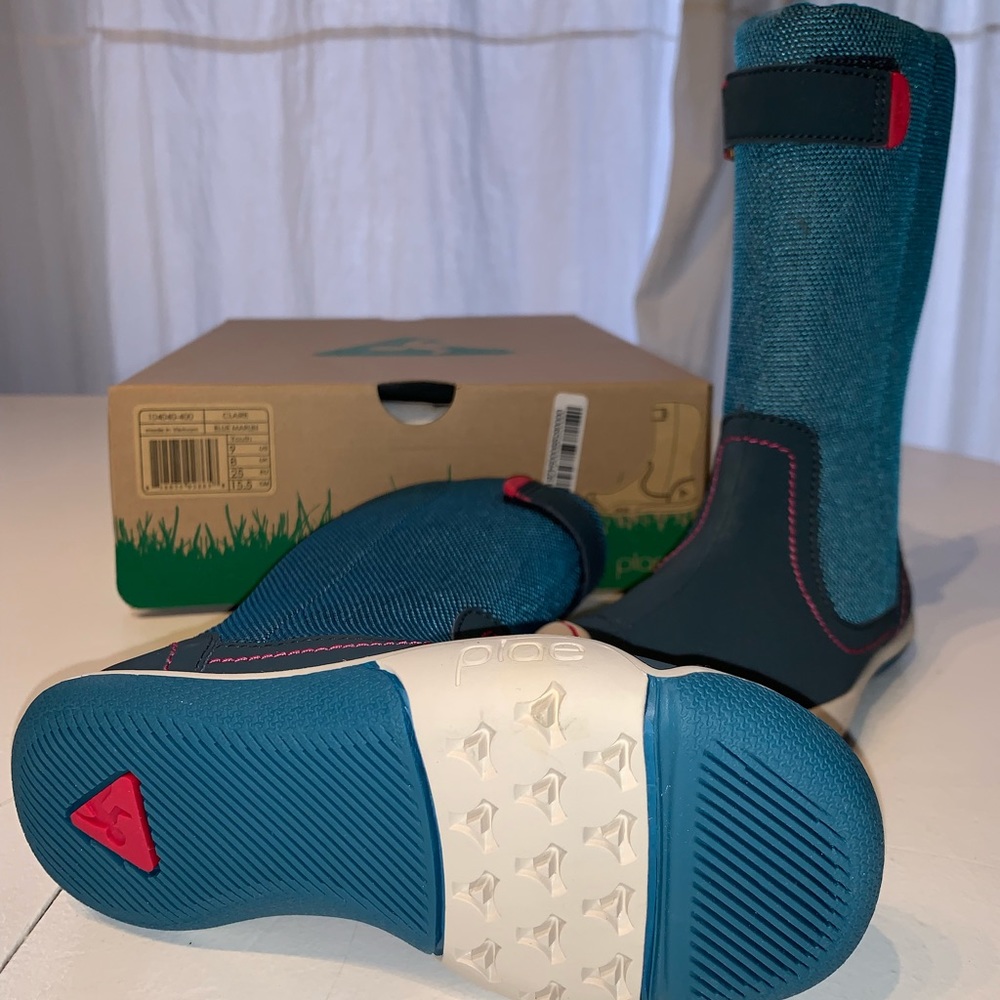 Plae Claire boots size 9 -NEW